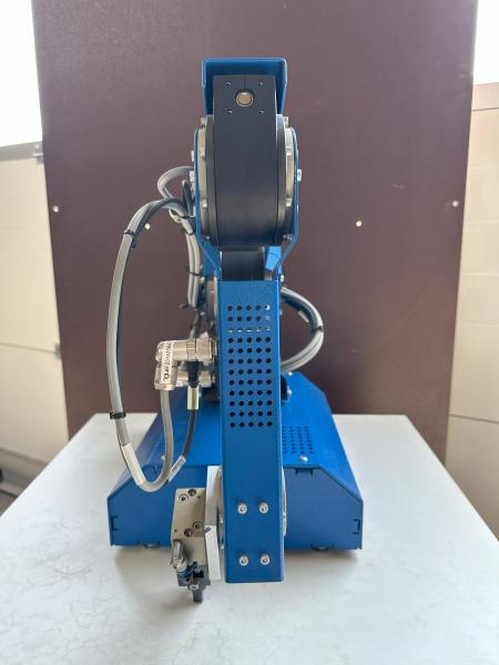 BZT IGUS Roboter Arm in Vorderansicht, Produktgalerie Bild 1