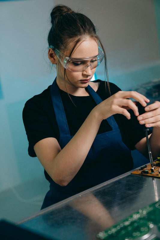CNC-Einhausung und Laermschutz: Der Praxisleitfaden
