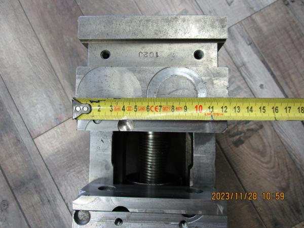 Arno Kesel Präzisionsschraubstock rundum geschliffen