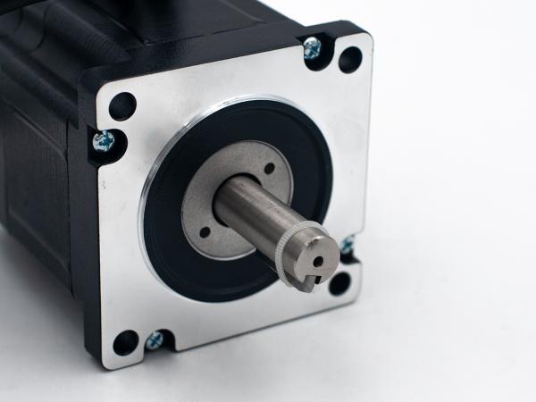 Hybrid CL Schrittmotor mit Encoder Fl.86 5,9A 5,0Nm