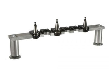 Werkzeugwechsler SK30 mit 6-Fach Leiste für CNC-Maschinen, aus robustem Metall gefertigt.
